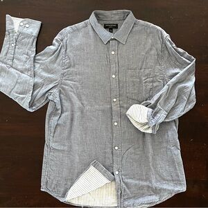 Banana Republic Men’s Light Blue Casual Button-Down Shirt